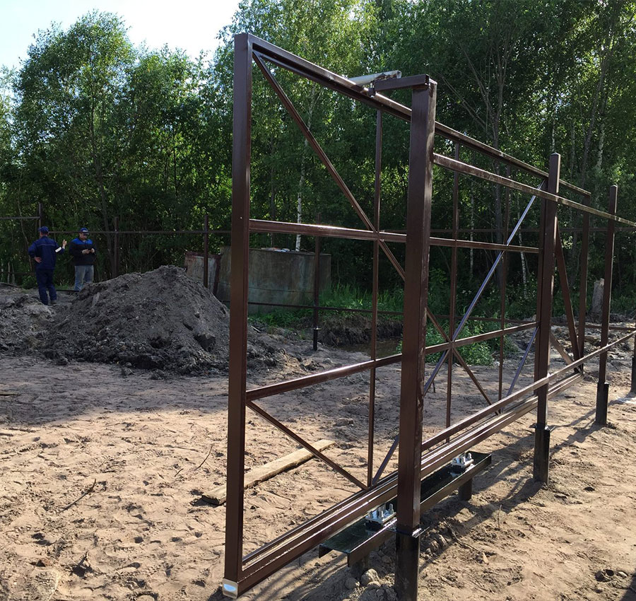 Варианты ворот на винтовых сваях в Калужской области